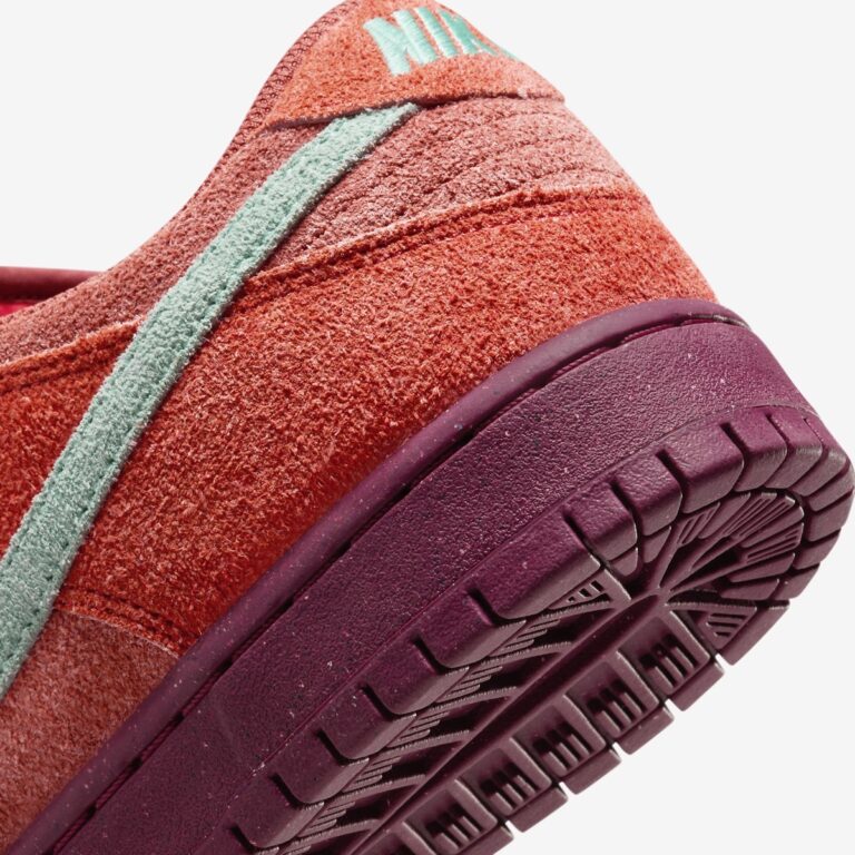 Nike Sb Dunk Low Pro Prm Mystic Red And Rosewood Dv