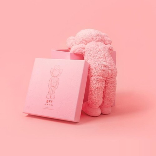 KAWS】ピンクカラーの新作BFF Plushが4月9日に発売予定 | UP TO DATE