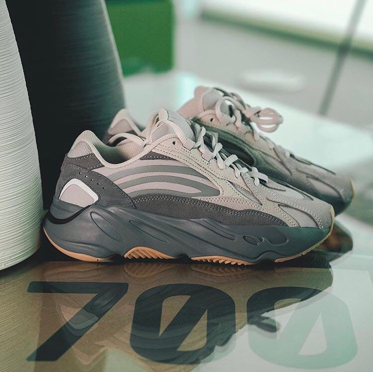 adidas】YEEZY BOOST 700 V2 “TEPHRA”が6月15日に発売予定 | UP TO DATE