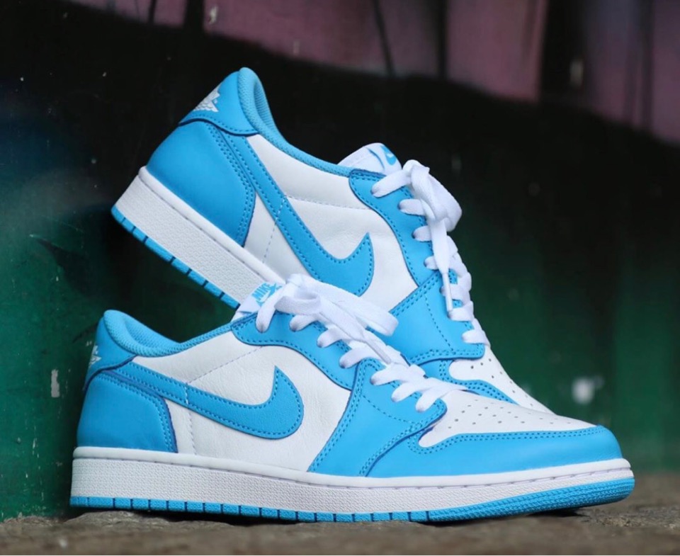 最新アイテム ナイキ エアジョーダン1 ロー SB UNC aj1low unc - 靴