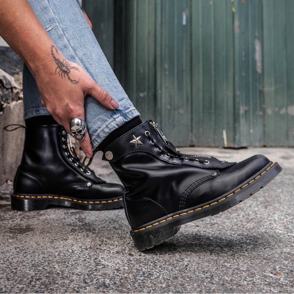 Dr.Martens × SCHOTT】最新コラボブーツが国内10月4日に発売予定 | UP