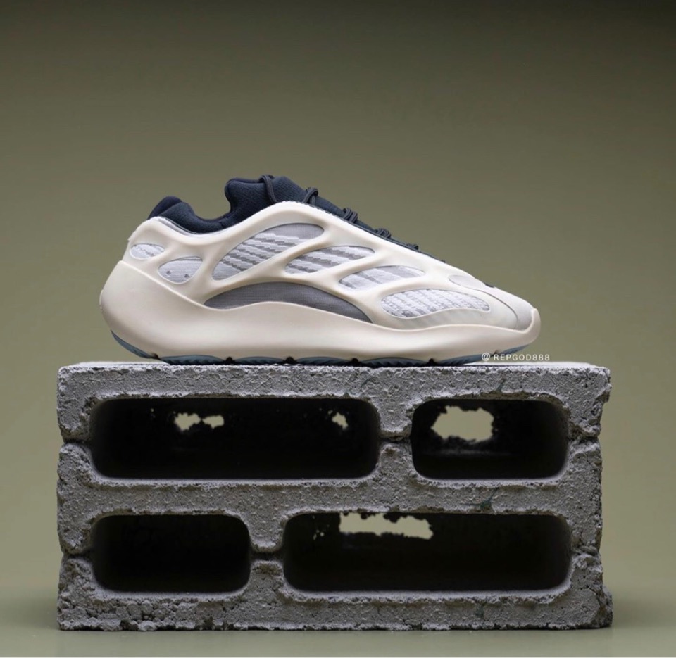 adidas YEEZY 700 V3 Azael イージーブースト アザエル - www