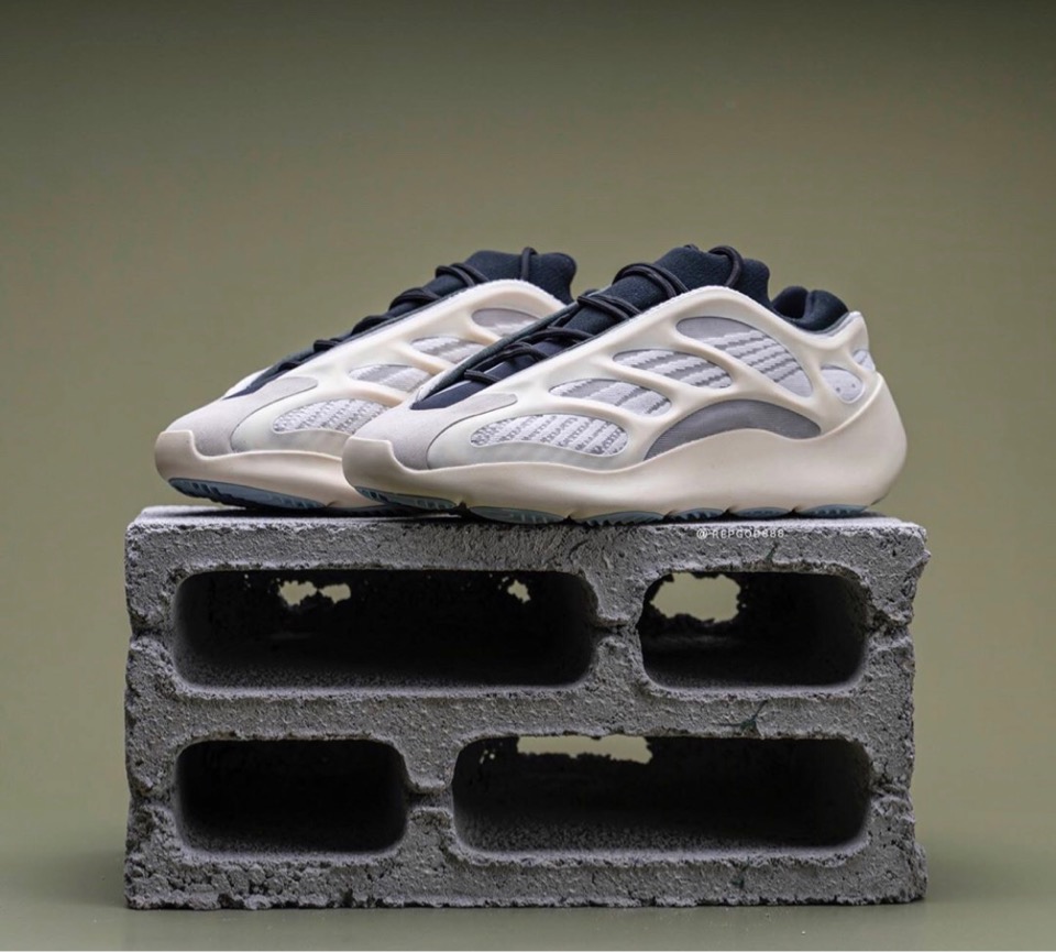 adidas】YEEZY 700 V3 “AZAEL”が国内8月3日に再販予定 | UP TO DATE