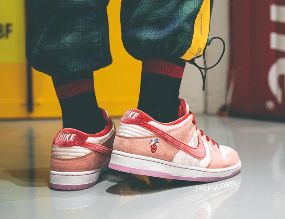 NIKE SB DUNK LOW strange love ストレンジラブ | comonuevo.com.co