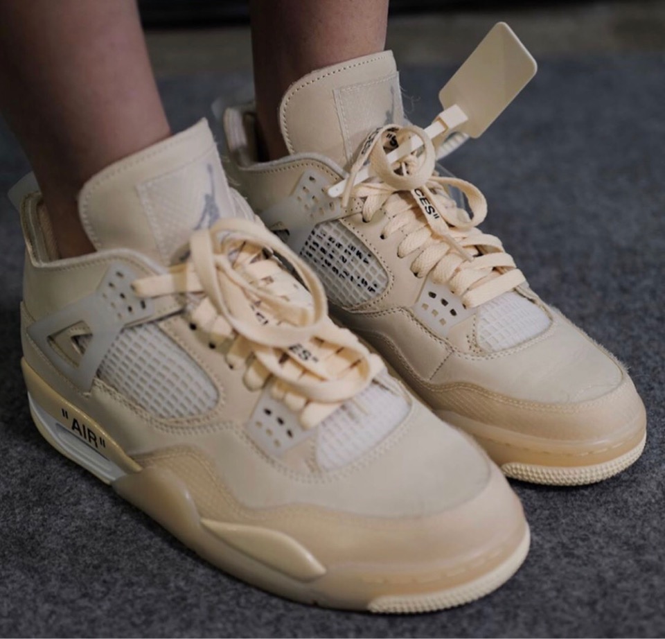 再×14入荷 ナイキ オフホワイト NIKE OFF-WHITE WMNS JORDAN4 - スニーカー