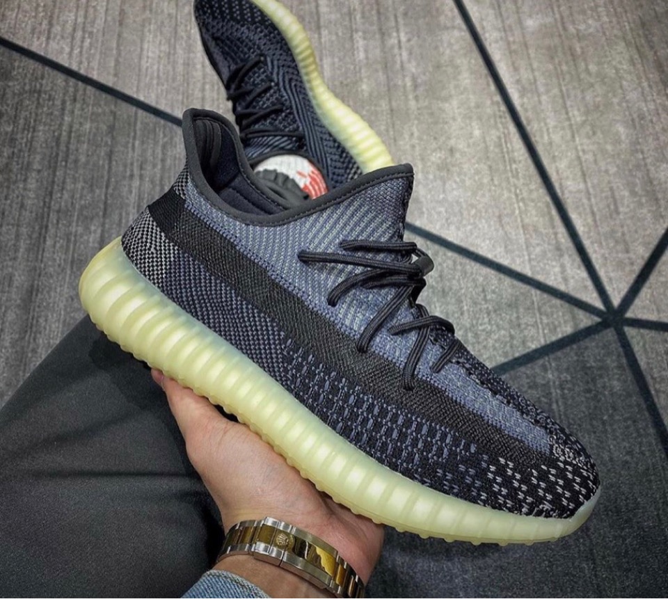 adidas】YEEZY BOOST 350 V2 “CARBON”が国内10月2日に発売予定 | UP TO ...