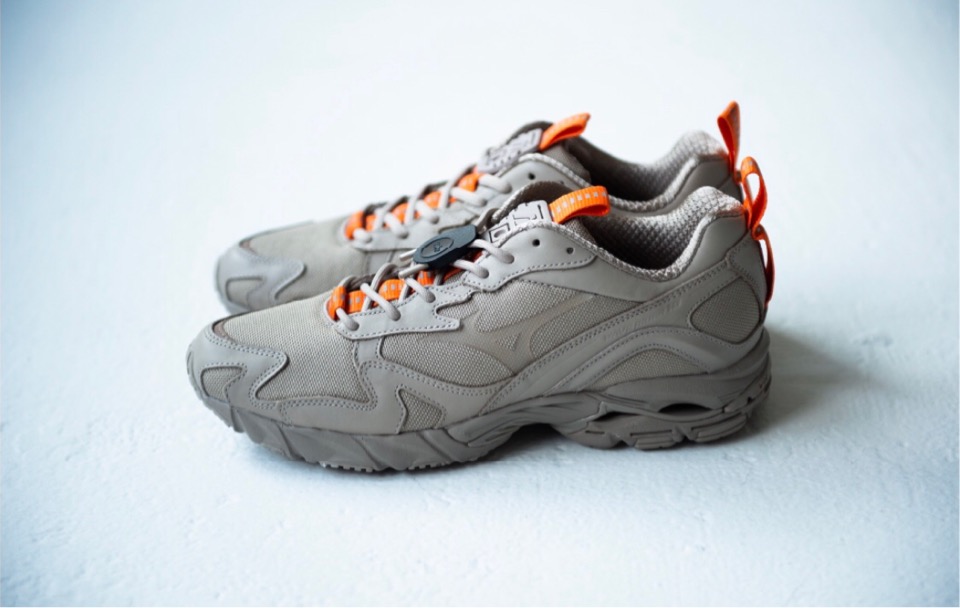 MIZUNO × BEAMS / "KAZOKU" WAVE RIDER 10