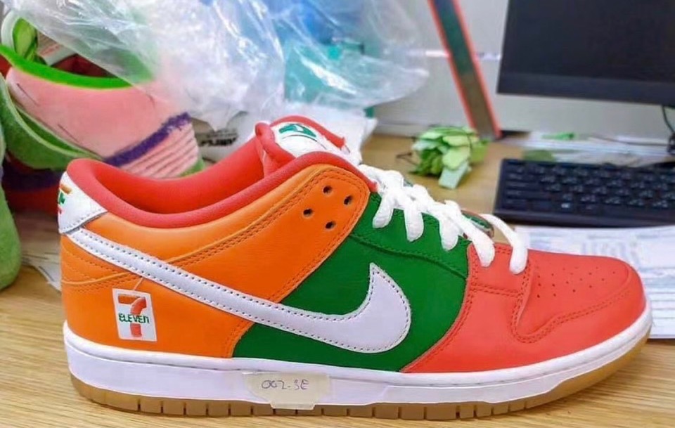 NIKE DUNK LOW BY YOU 'セブンイレブン'風カラー ２足セット