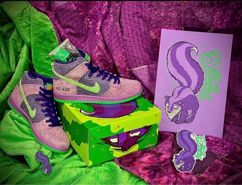 Nike SB】420足限定！Dunk High Pro QS “Purple Skunk”が4月20日に発売