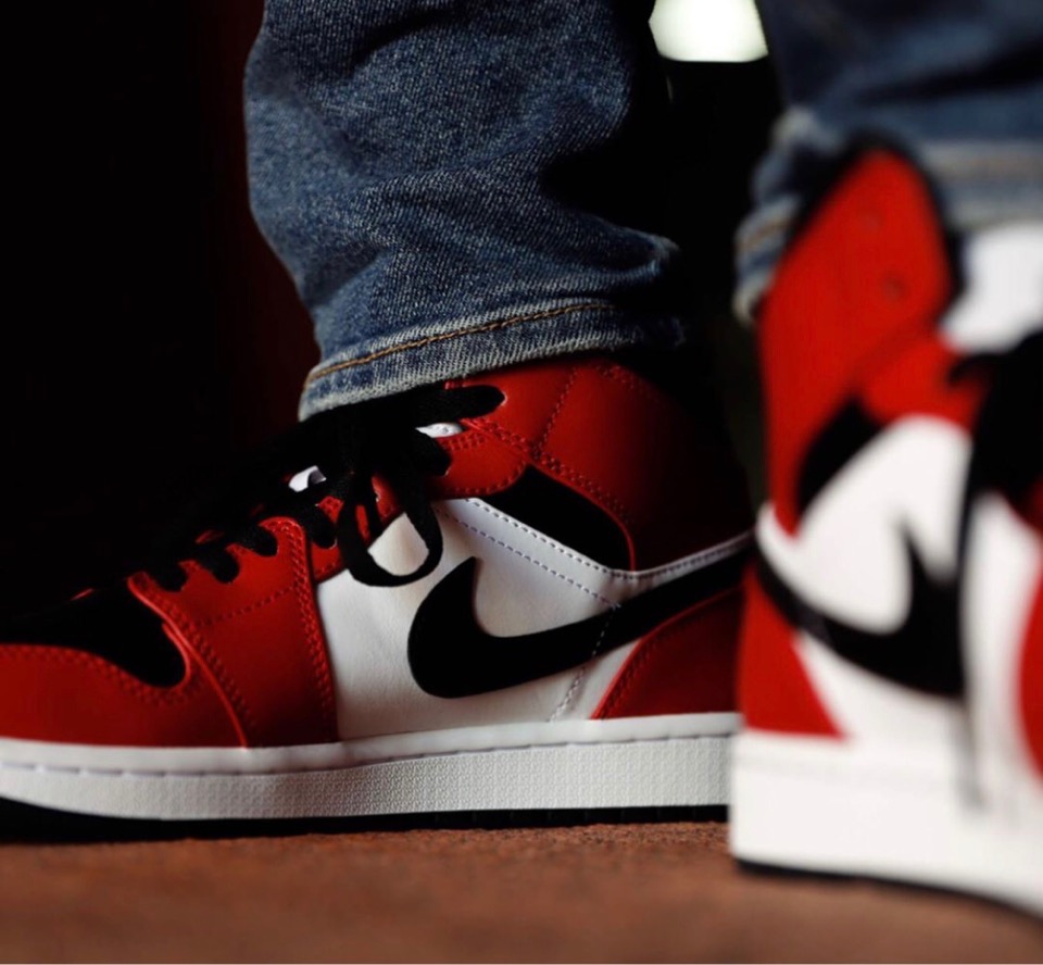 Nike】Air Jordan 1 Mid “Chicago Black Toe”が国内6月3日に発売予定