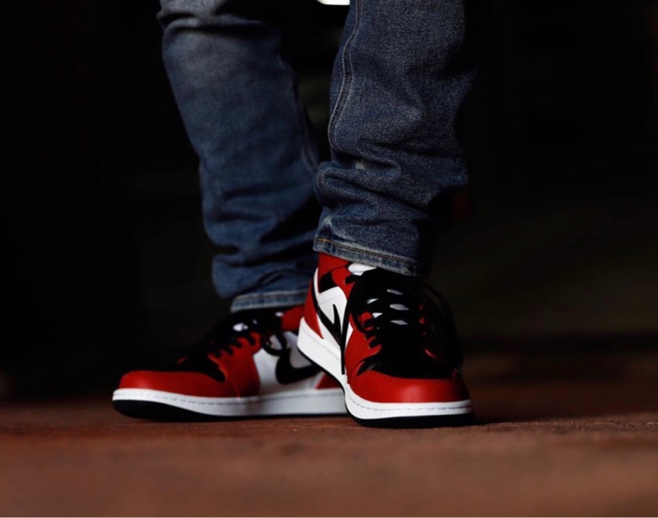 jordan 1 mid chicago black toe kids