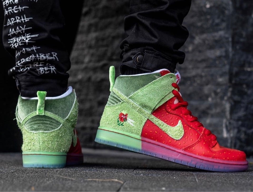 Nike SB Dunk High Strawberry Cough ナイキSB ダンク ハイ ...