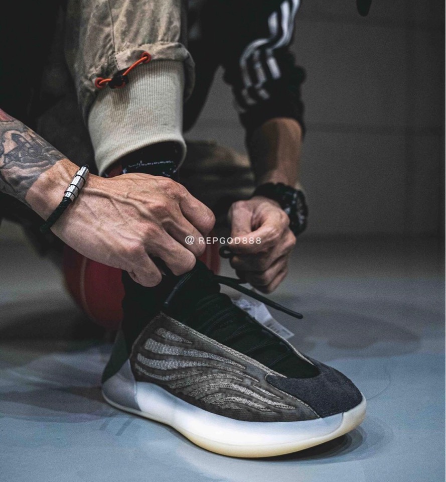 ADIDAS YEEZY QUANTUM BARIUM