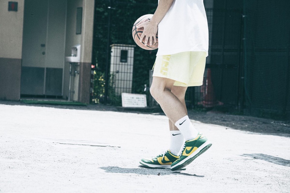 UNDEFEATED】Nike Dunk Low SP “Brazil”を記念したフックアップTシャツ 