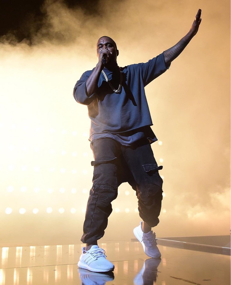 adidas】Kanye Westが愛用した伝説的モデル UltraBOOST 1.0 “Triple 