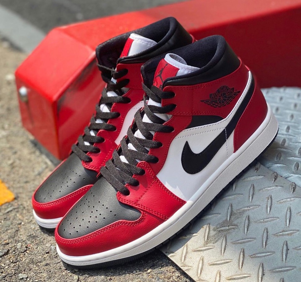 Nike】Air Jordan 1 Mid “Chicago Black Toe”が国内6月3日に発売