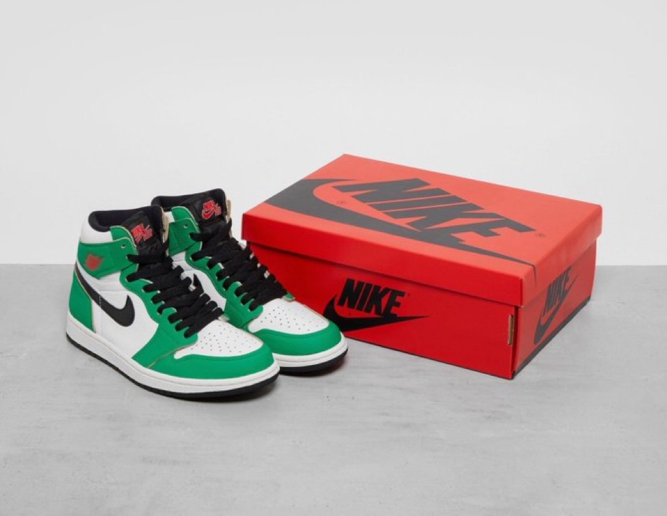 women's lucky green jordan 1