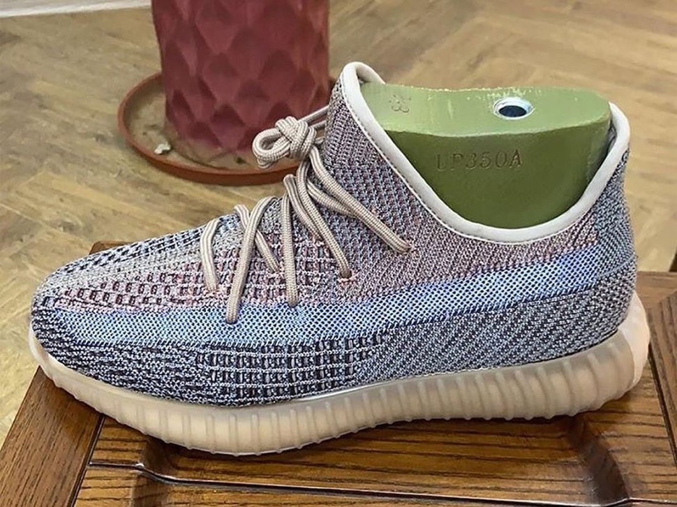 adidas】YEEZY BOOST 350 V2 “FADE”が国内2020年11月11日に発売予定 ...