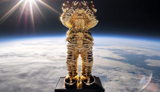 【KAWS：HOLIDAY SPACE】宇宙へ飛び立った〈コンパニオン〉が高度136,296フィートの成層圏に到達