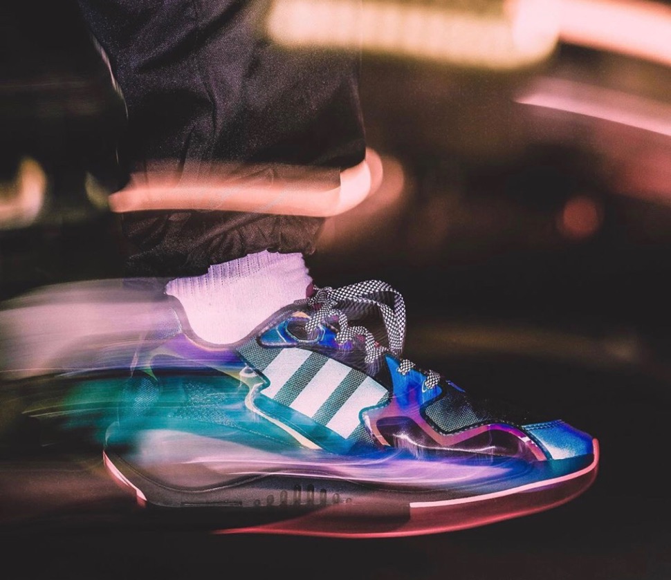 adidas】ZX ALKYNE atmos “NEO TOKYO”が9月18日に発売予定。tarou2氏が描くコラボTシャツも | UP TO  DATE