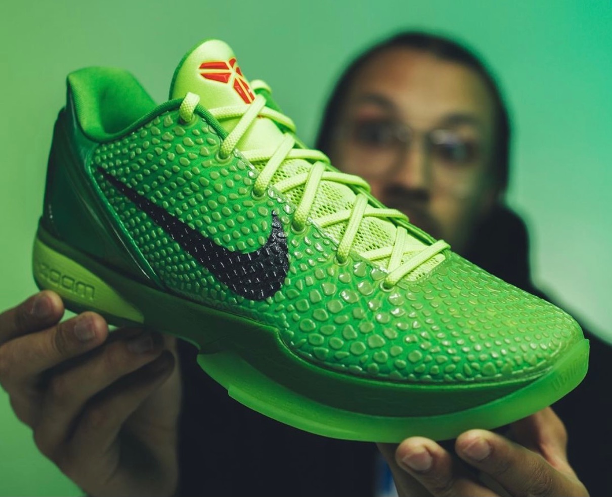 Nike】Kobe 6 Protro “Grinch”が国内12月25日に復刻発売予定 | UP TO DATE