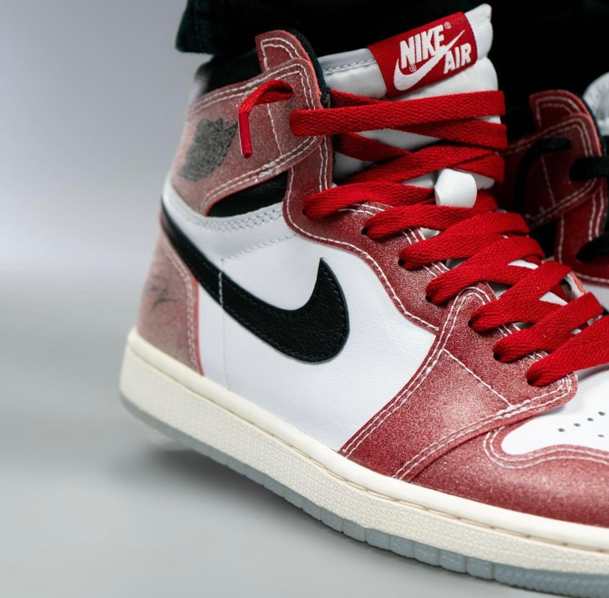 Trophy Room × Nike】Air Jordan 1 Retro High OG SP “Freeze Out”が