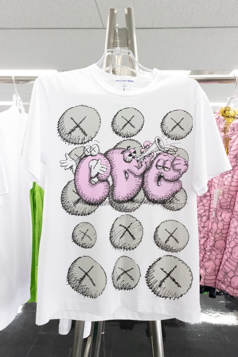 送料無料 即決】KAWS x COMME des GARCONS SHIRT MULTICOLOR L新品