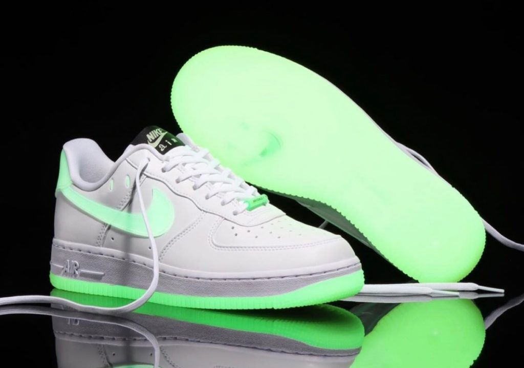 Nike】暗闇で光る Wmns Air Force 1 '07 LXが国内1月16日に発売予定 ...