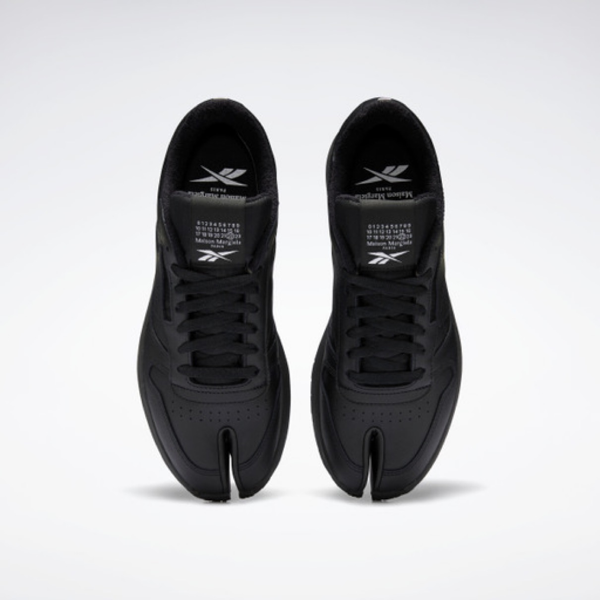 Maison Margiela × Reebok】Classic Leather Tabi “Black” & “White”が ...