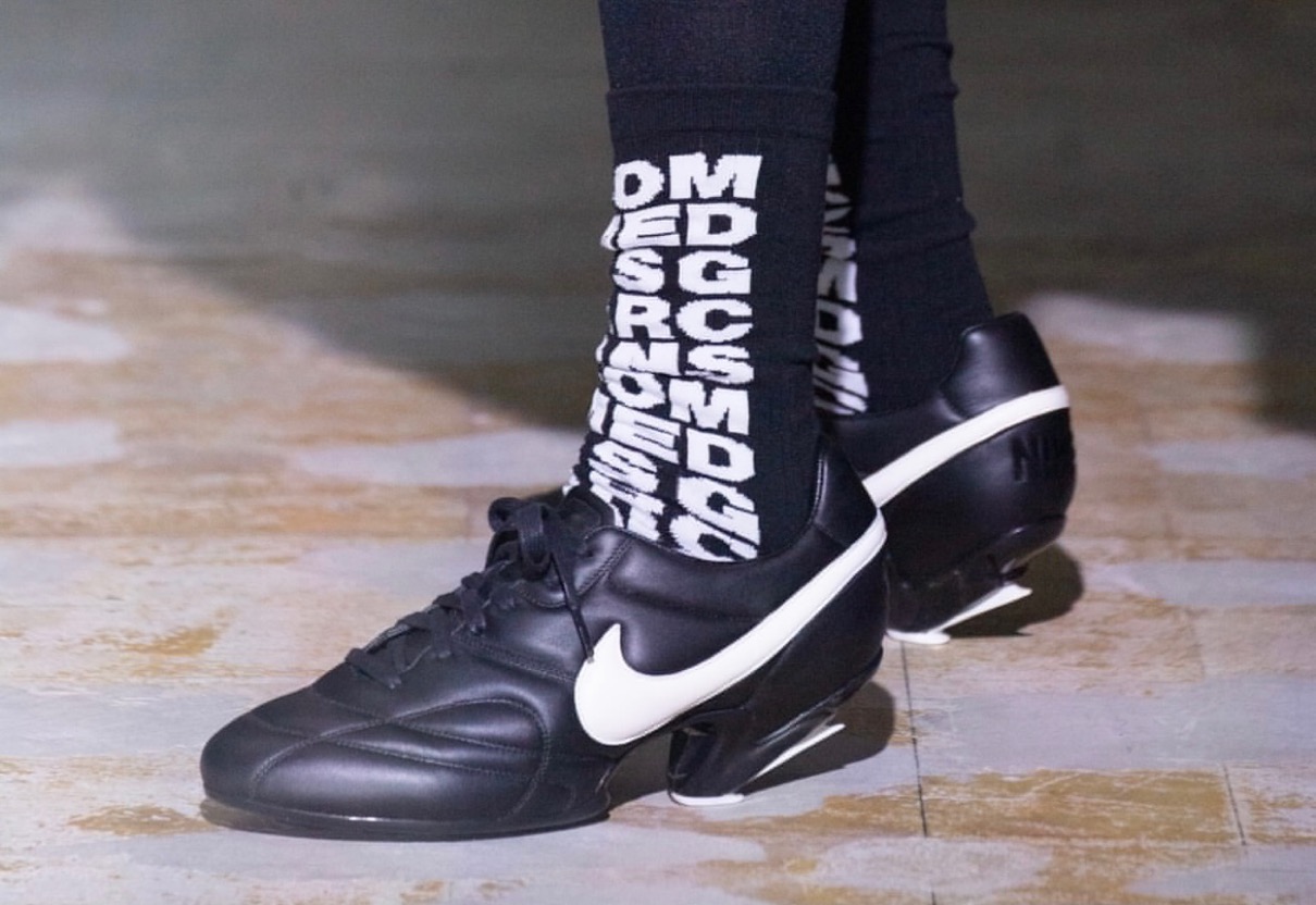 COMME des GARÇONS × Nike】スパイク型ヒール付きスニーカー〈HO21 ...