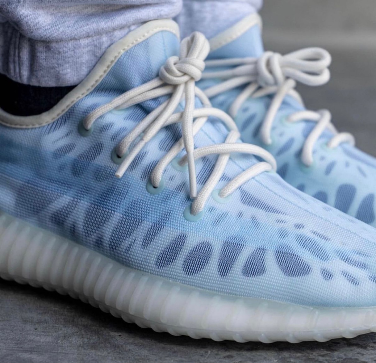 adidas】Yeezy Boost 350 V2 “Mono Ice”が6月18日に発売予定 | UP TO DATE