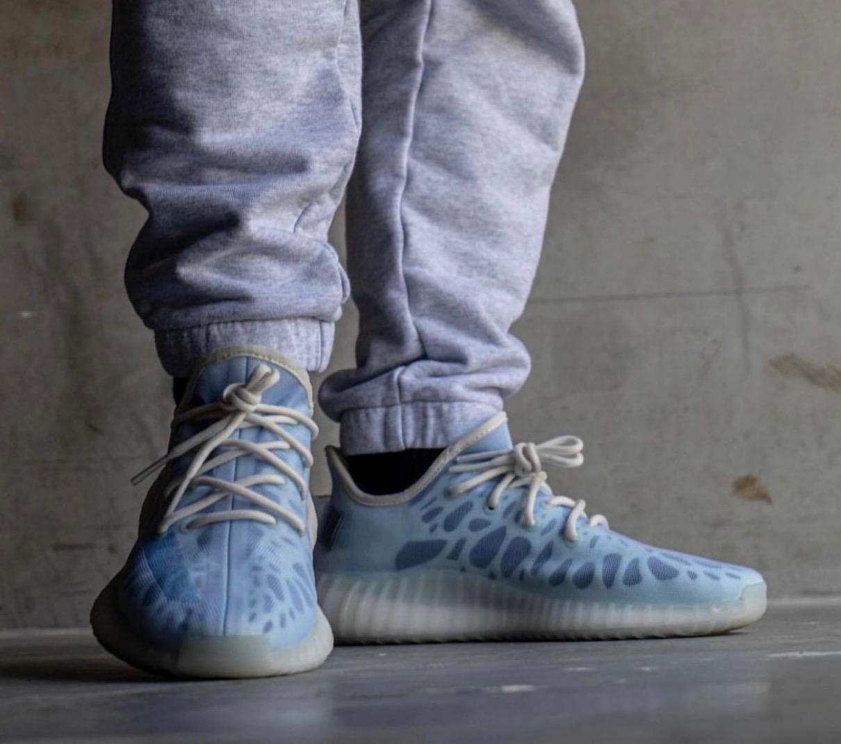 adidas】Yeezy Boost 350 V2 “Mono Ice”が6月18日に発売予定 | UP TO DATE