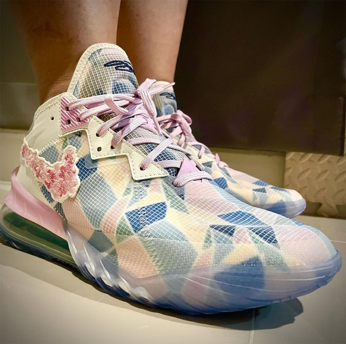 atmos × NIKE LEBRON XVIII LOW "SAKURA"