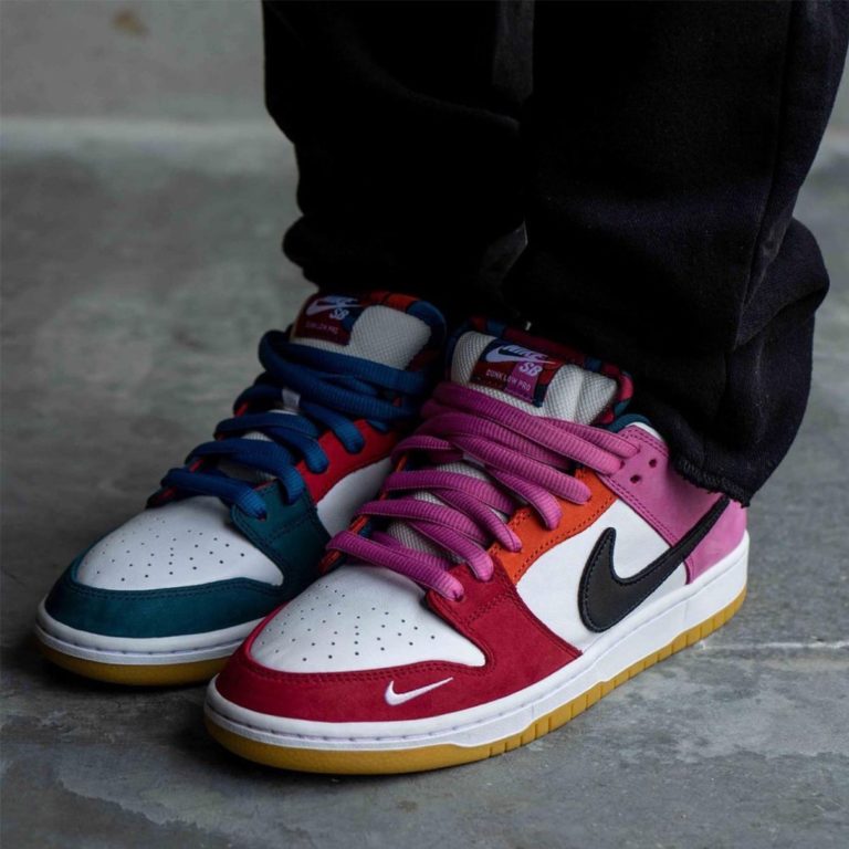 abstract art dunks on feet