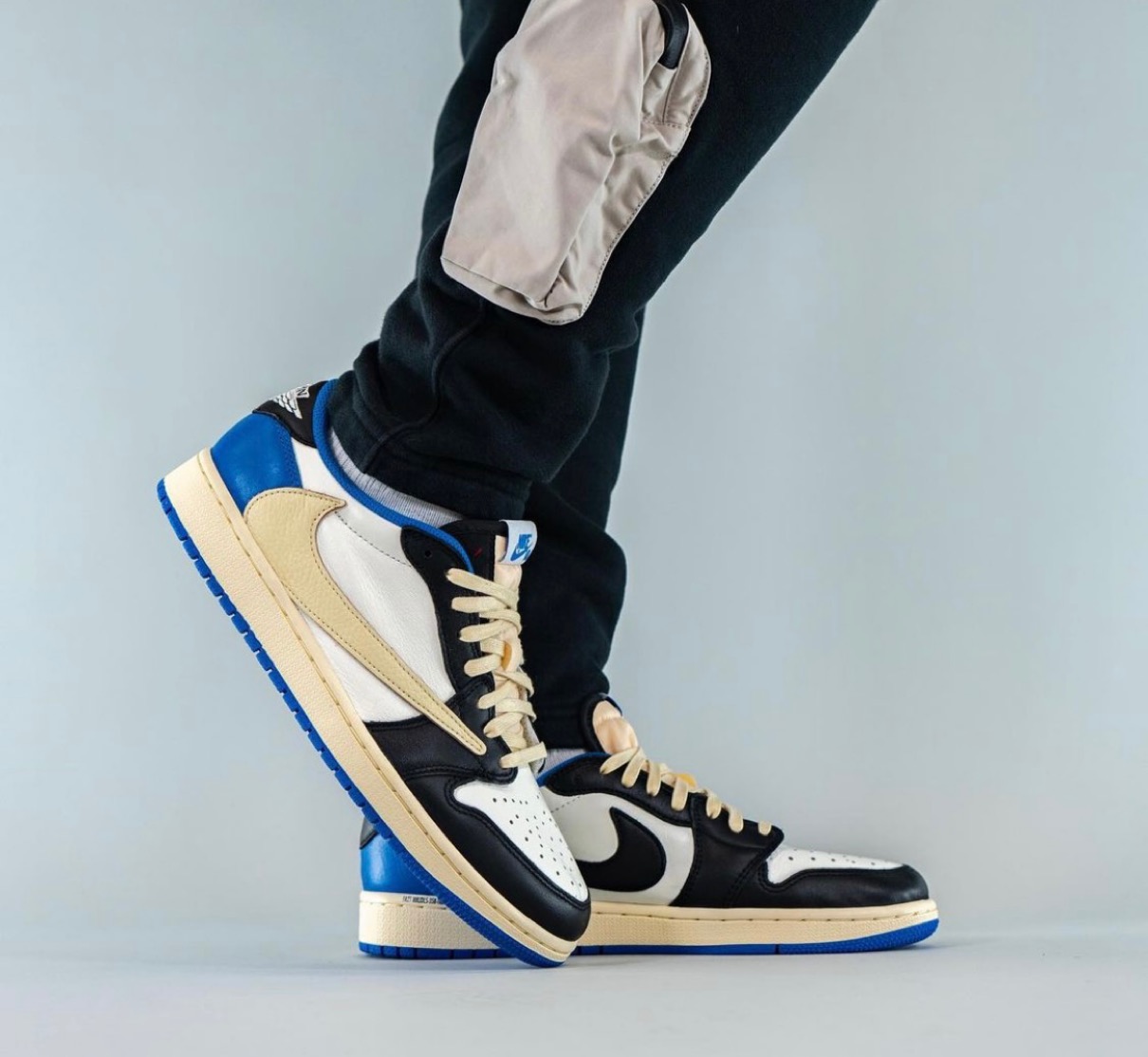 NIKE ナイキ TRAVIS SCOTT fragment AIR JORDAN 1 LOW OG SP (DM7866-140) 2021年春夏 トラヴィス フラグメント エア ジョーダン 1 ロー セイル ミリタリーブルー サイズ：US10 28.0cm スニーカー コラボ【メンズ】