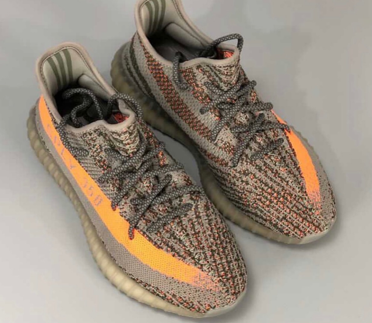 YEEZY BOOST 350 V2 BELUGA RF イージーブースト