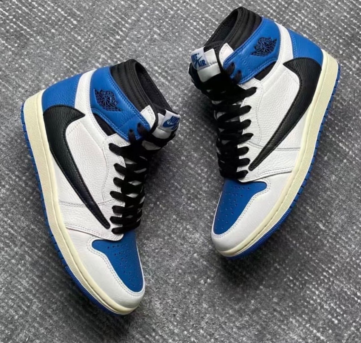 スニーカーAIRJORDAN1LOWTravisScott×Fragment☆24センチ - スニーカー