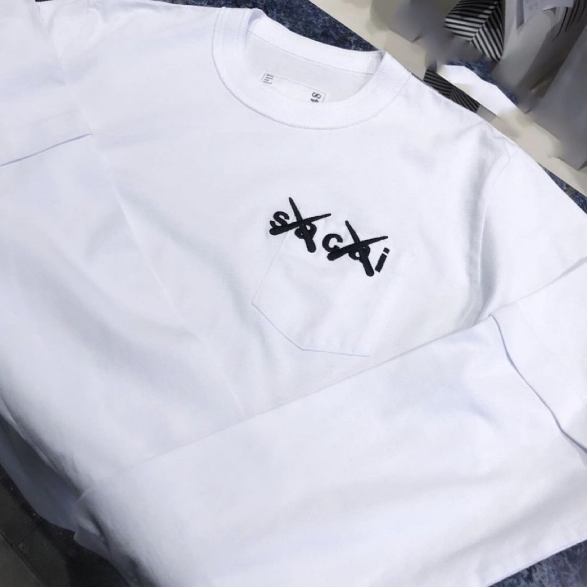 プリントsacai kaws コラボTシャツ