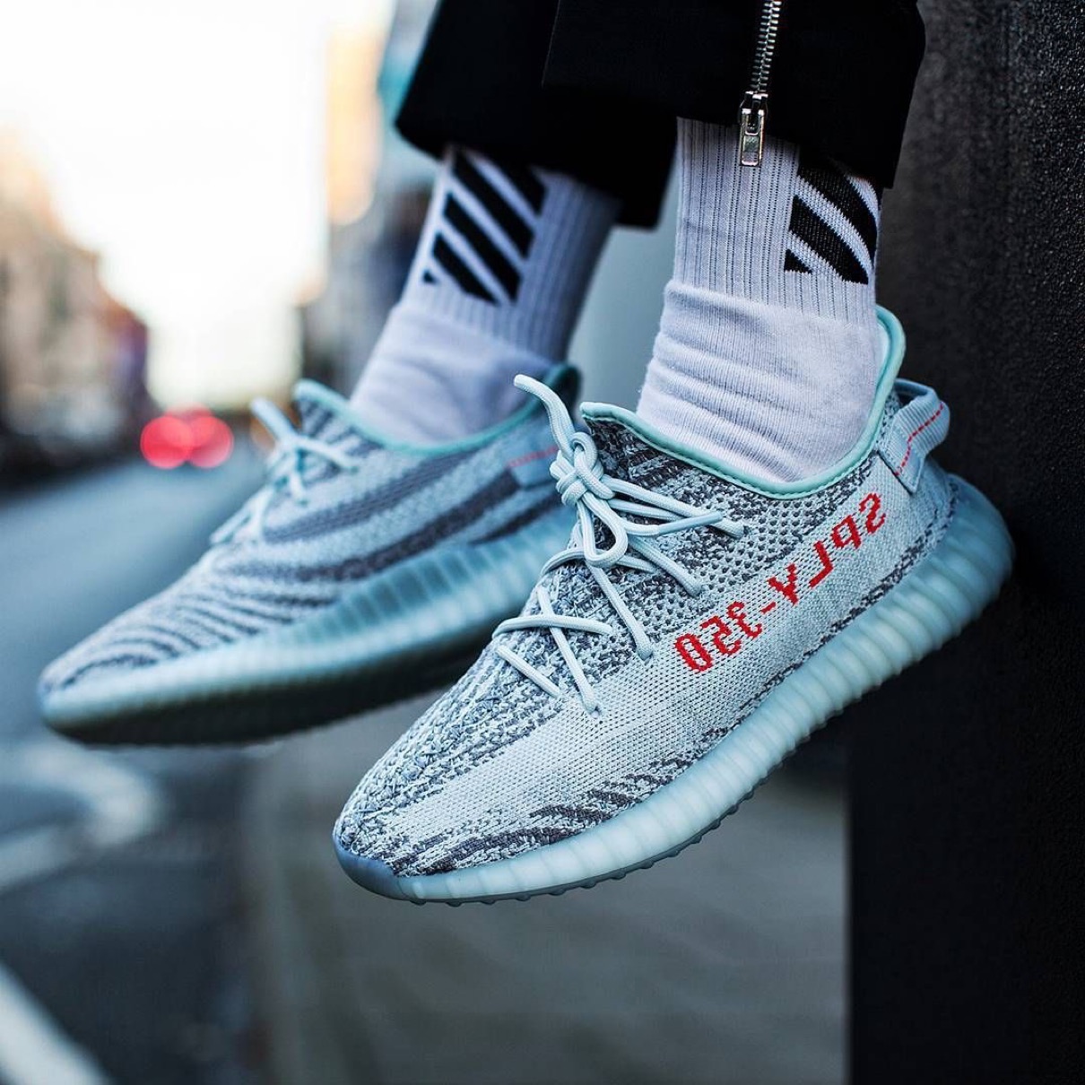 adidas YEEZY Boost 350 V2 Blue Tintアディダス イージーブースト 350 ...