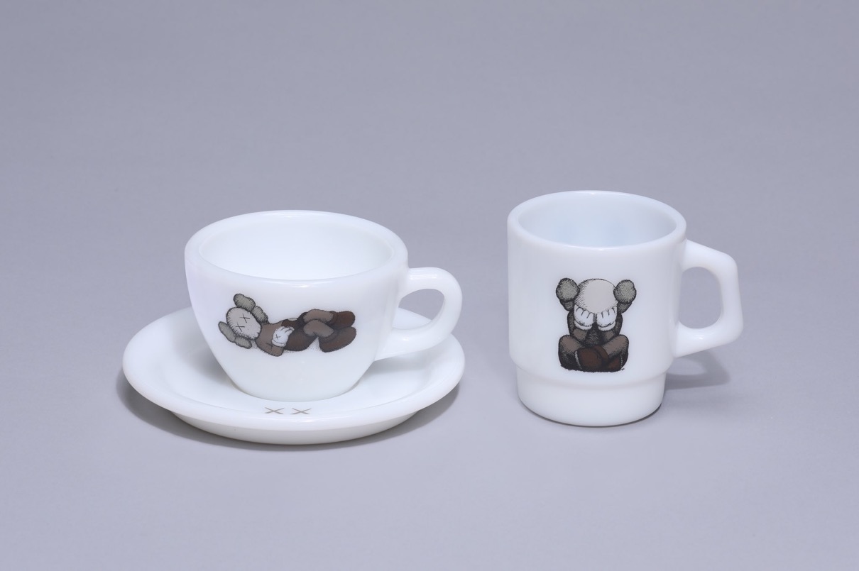 未使用 KAWS TOKYO FIRST Fire-King Stacking Mug スタッキングマグ カウズ トウキョウ ファースト マグカップ  33582