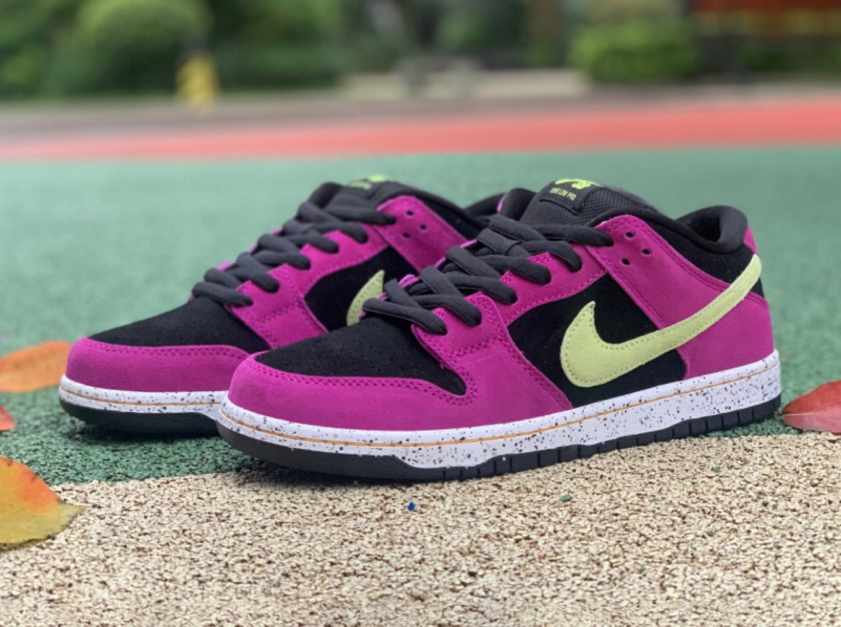 NIKE SB DUNK LOW "RED PLUM"