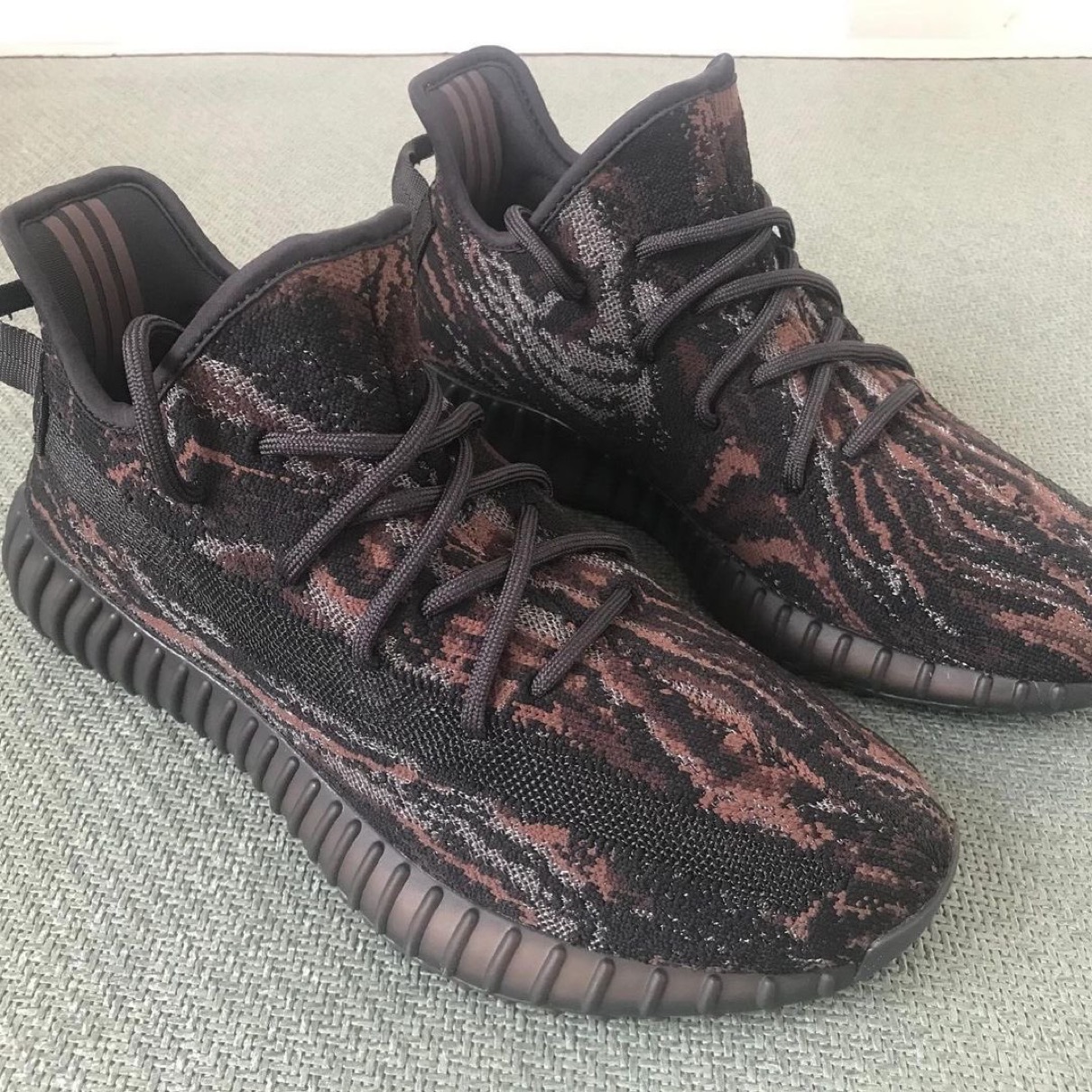 MH654 adidas Yeezy Boost 350 V2 MX ロック - スニーカー