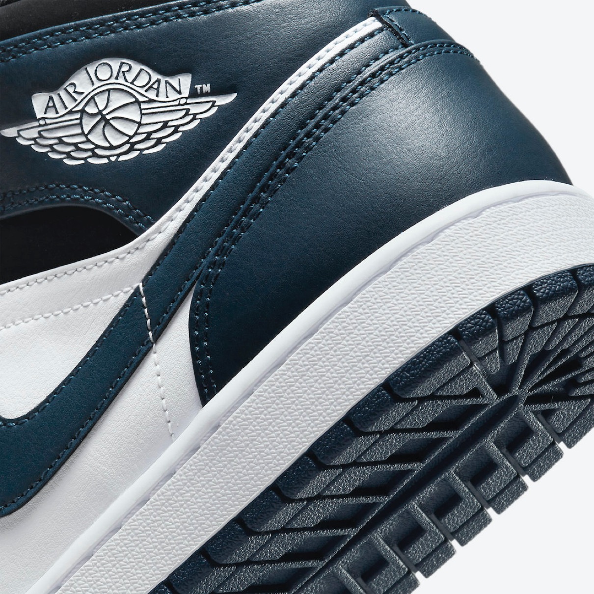 Nike】Air Jordan 1 Mid “Armory Navy”が国内4月27日より発売予定 | UP ...