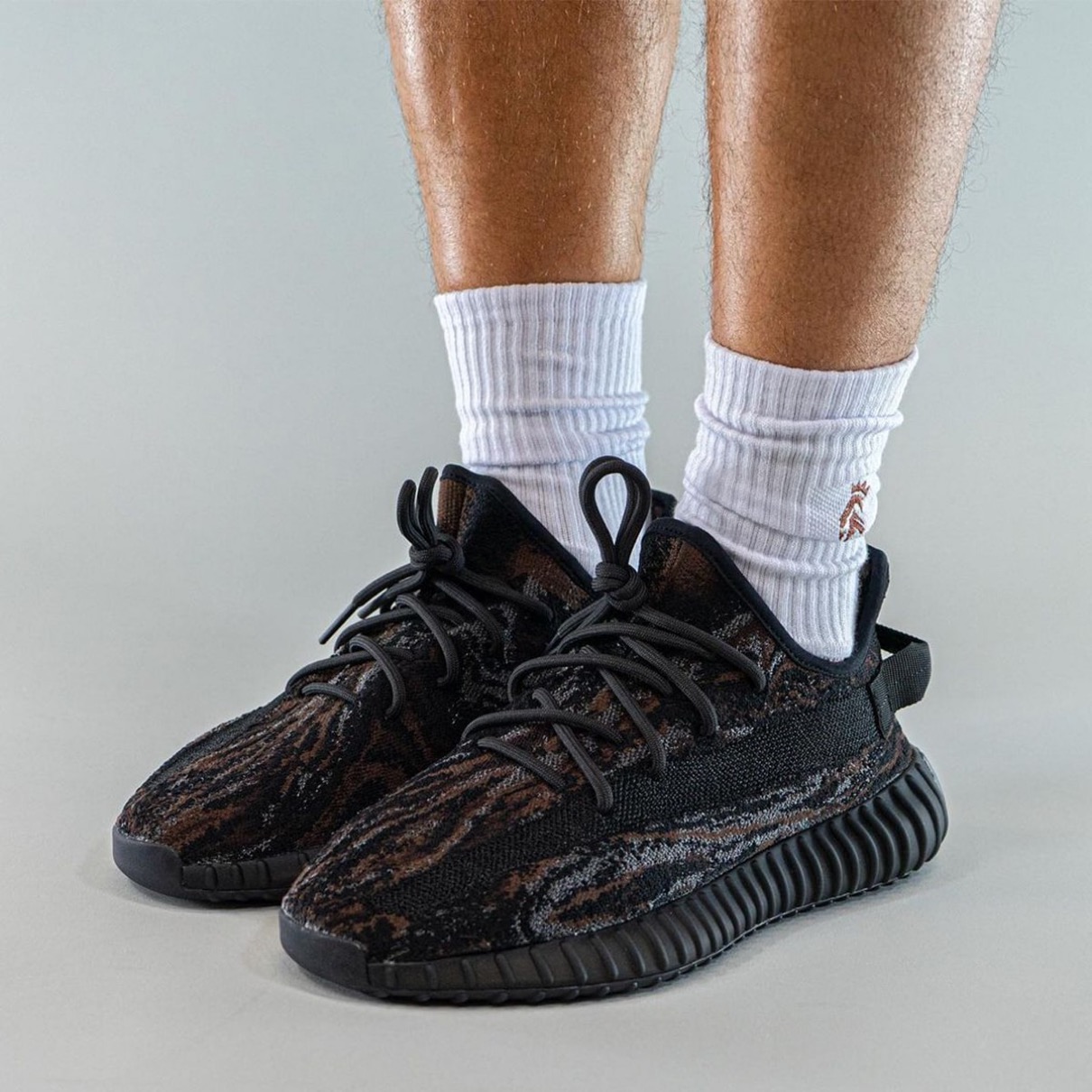 adidas YEEZY BOOST 350 V2 “MX ROCK”が国内3月15日に再販 ［GW3774］ | UP TO DATE