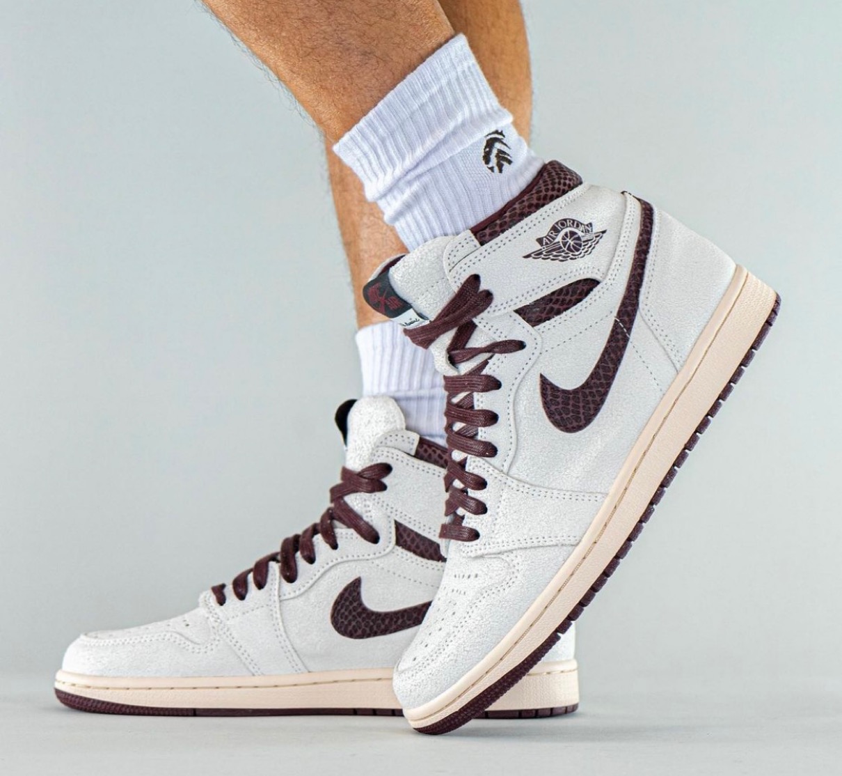 A Ma Maniere × Nike】Air Jordan 1 High OG SP “Sail and Burgundy