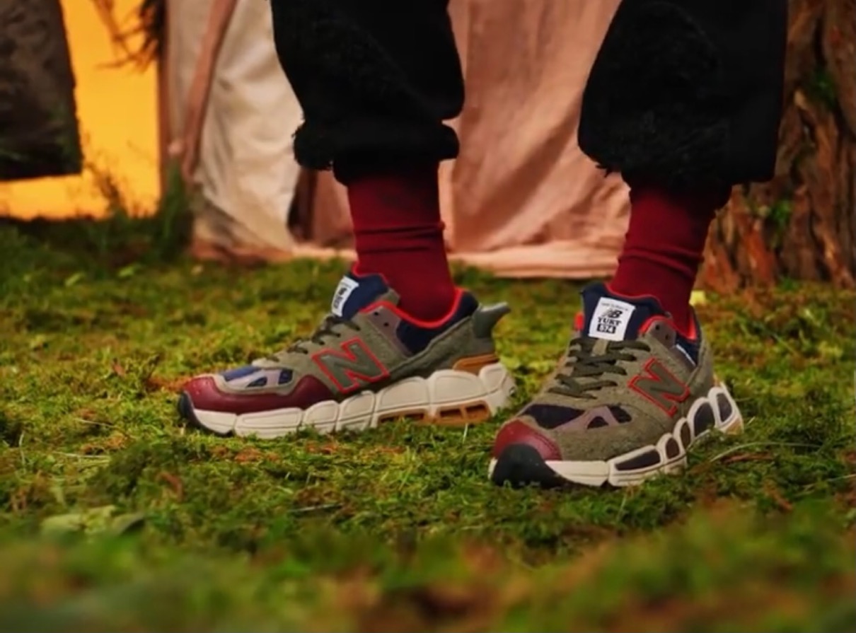 Salehe Bembury × New Balance】ヒールに“笛”を搭載した『574 “YURT