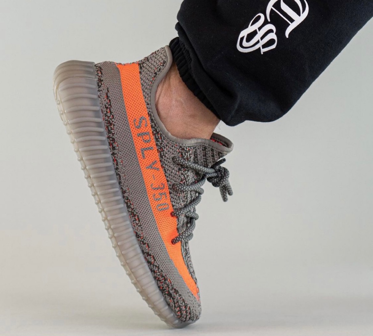 adidas】YEEZY BOOST 350 V2 “BELUGA REFLECTIVE”が国内12月18日に発売