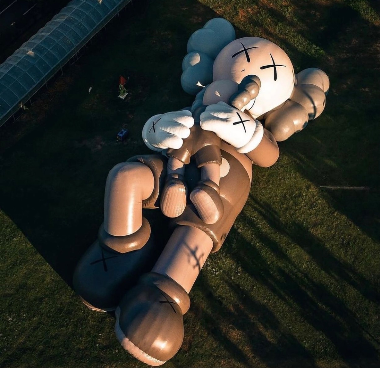 KAWS：HOLIDAY SINGAPOREを記念したマーチャンダイズが11月13日に発売 ...