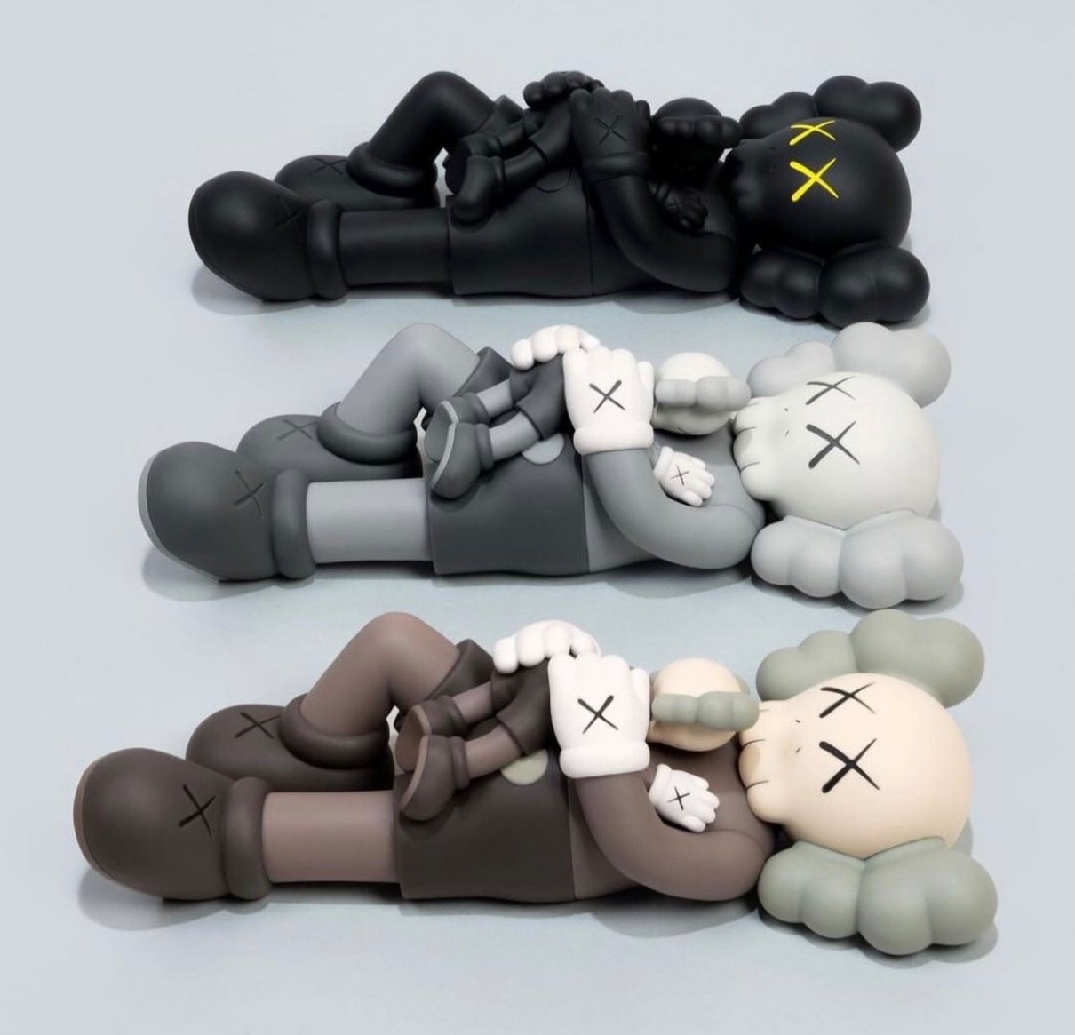 KAWS：HOLIDAY SINGAPOREを記念したマーチャンダイズが11月13日に発売 ...