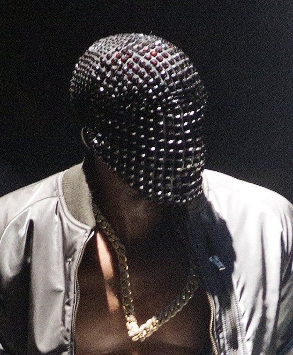 Kanye Westがサージカルマスクの商標として『Ye』を申請か | UP TO DATE